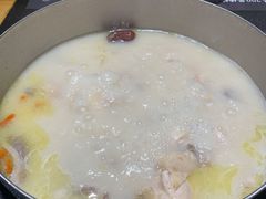 -洪氏嗨捞·广东猪肚鸡·椰子鸡火锅(西咸万象城店)