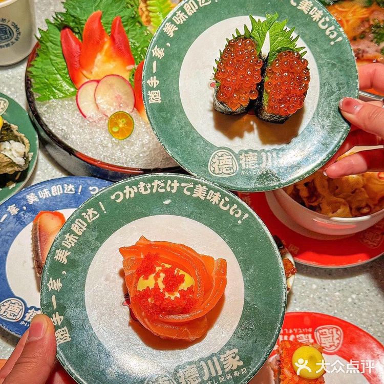 这大概是我在广州唯一想推荐的回转寿司店！氛围感拉满的跨年餐