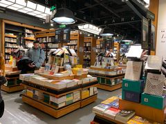 -西西弗书店&矢量咖啡(凯德晶萃广场店)