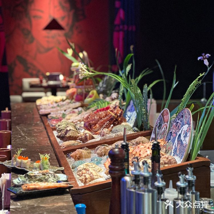 一家餐厅满足你烧鸟日料蹦迪酒吧一条龙