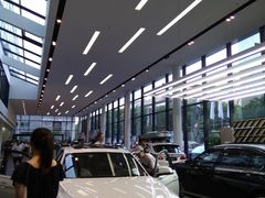 -上海宝信宝马4S店