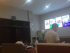 -鲁班小馆(政四街店)