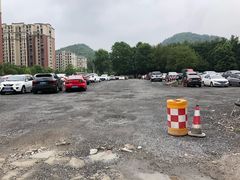 -象山人家-停车场