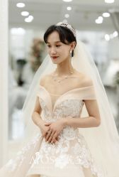 -Aros安麓笙婚纱礼服设计馆