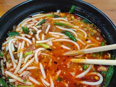 -鸿浩扒猪脚米线