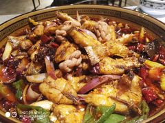 招牌耗儿鱼-休记光头香辣蟹干锅店(衣冠庙店)