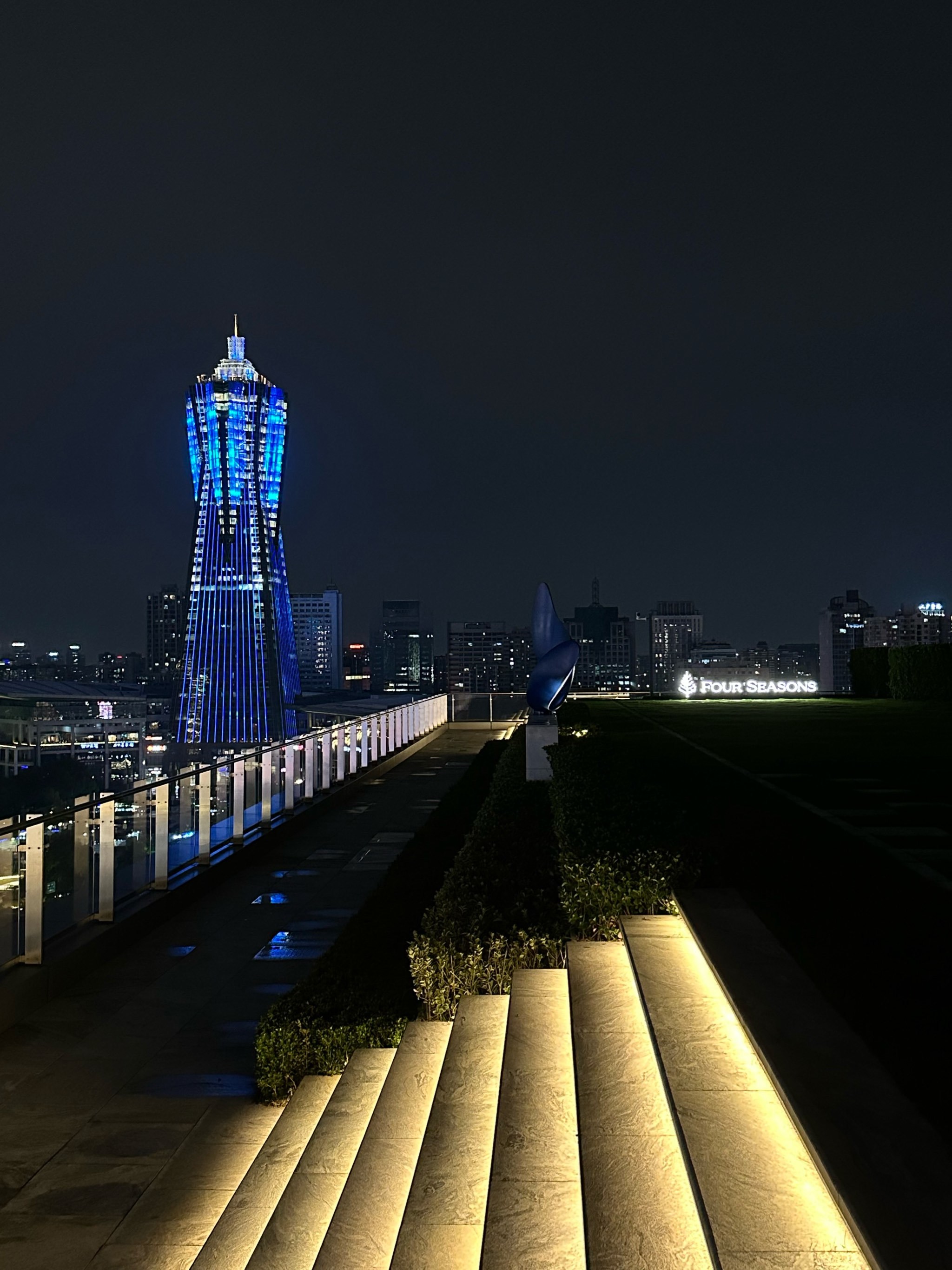 杭州中心新四季酒店的夜景真的很不错