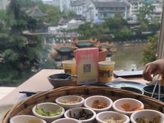 -包整·丝娃娃(一览甲秀楼风景店)