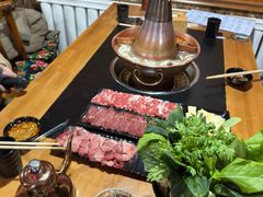 -果松木炭酸菜铜火锅·外婆参鸡汤