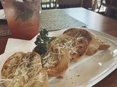 蒜香面包-Chom Cafe and Restaurant