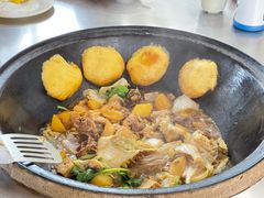 -粘豆包柴火铁锅炖