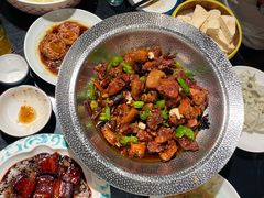 鸭蛋黄狮子头-梅飞酒家(桑园路店)