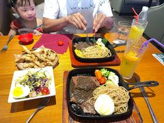 -豪客嘉族·麦尼顿西餐厅(乐福天下店)