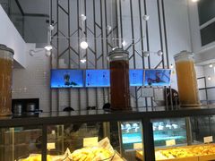 面包甜点陈列柜-顶东面包花园·生日蛋糕(世博店)