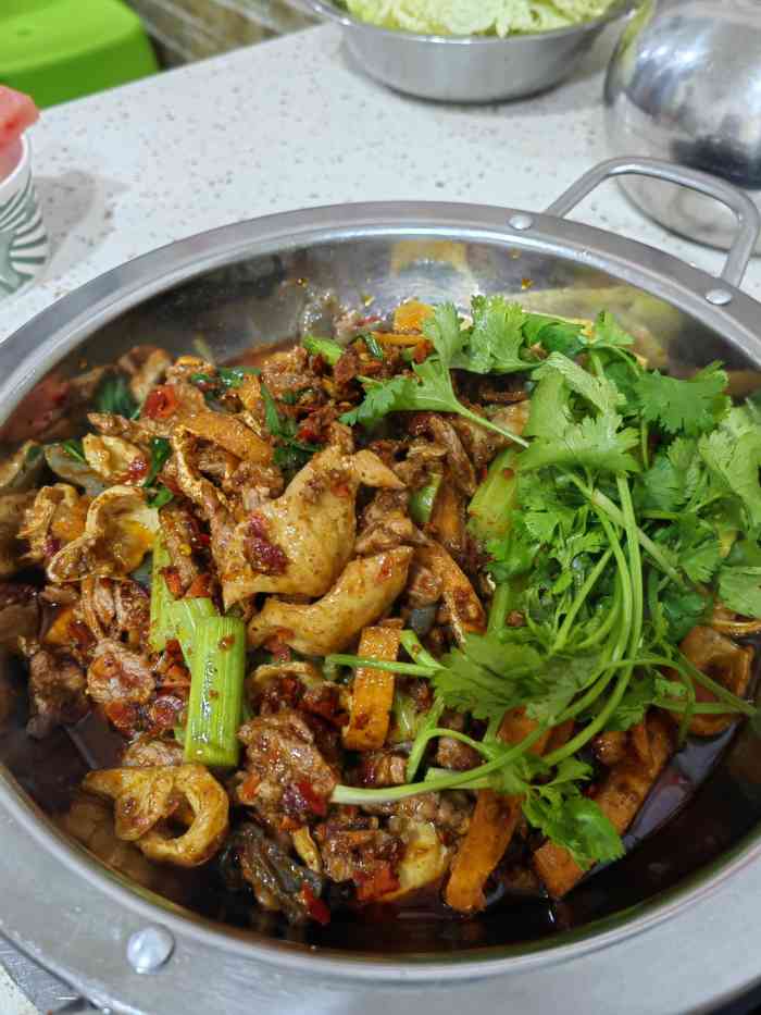 独山老街虾酸牛肉店-"和老公两个人点了团购,在石板街附近逛,老.