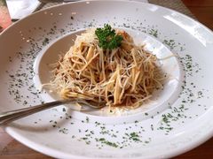 -Chom Cafe and Restaurant