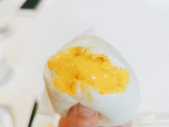 土豪金流沙包-维园悦谱·海派家常菜(乌鲁木齐南路店)