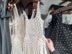 -URBAN REVIVO(七宝领展广场店)