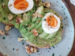 牛油果煮蛋吐司-RAC BAR(安福路店)