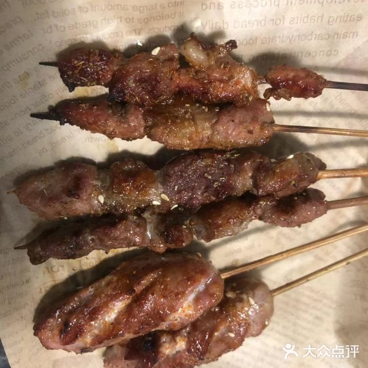 让我心水的是她天台花砖太美了，双子塔尽在其中