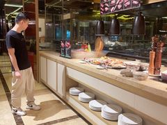-大中华希尔顿酒店-念自助餐·嗨啤·小龙虾