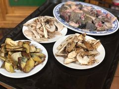 -东巴谷野生菌火锅餐厅