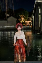 -烟雨江南汉服体验馆