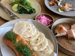 烟熏三文鱼配烤饺子皮和芥末籽酱-BOR Eatery(安福路店)