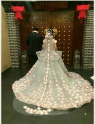 -觅白婚纱礼服馆