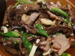 干笋子炒腊肉-禧福徕盆盆香川菜馆