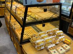 面包甜点陈列柜-向阳松鼠(三门井店)