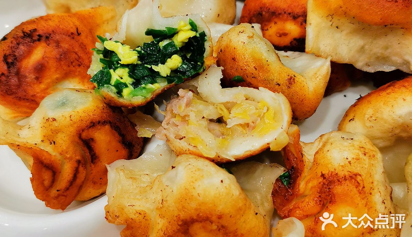 这家东北风味小馆现包现煎的酸菜烤饺绝了‼️