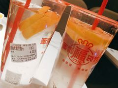 -蜜雪冰城(万达广场外B号门门口外集装箱店)