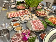 -围炉肉舍•炭烤活鳗•丹东海鲜烤肉(步行街店)