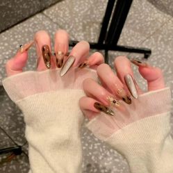 -桃色美甲沙龙