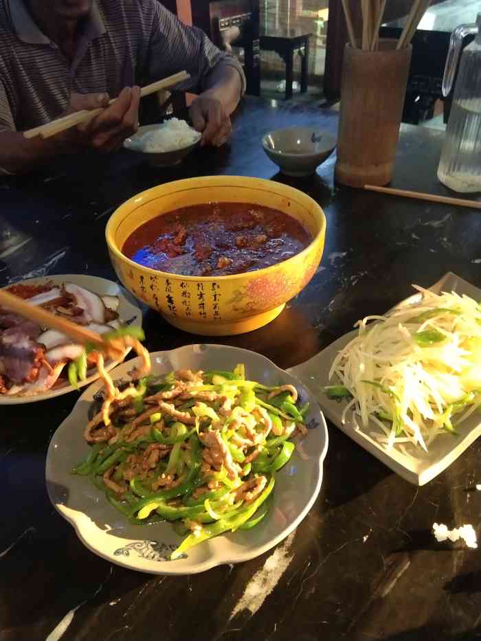 徐记土菜馆(武兴一路店)-"[薄荷]环境:店子周围有家医院 所以相.