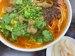 特色肥肠面-耙豌豆重庆小面