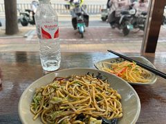 -亮亮面馆(经六路店)