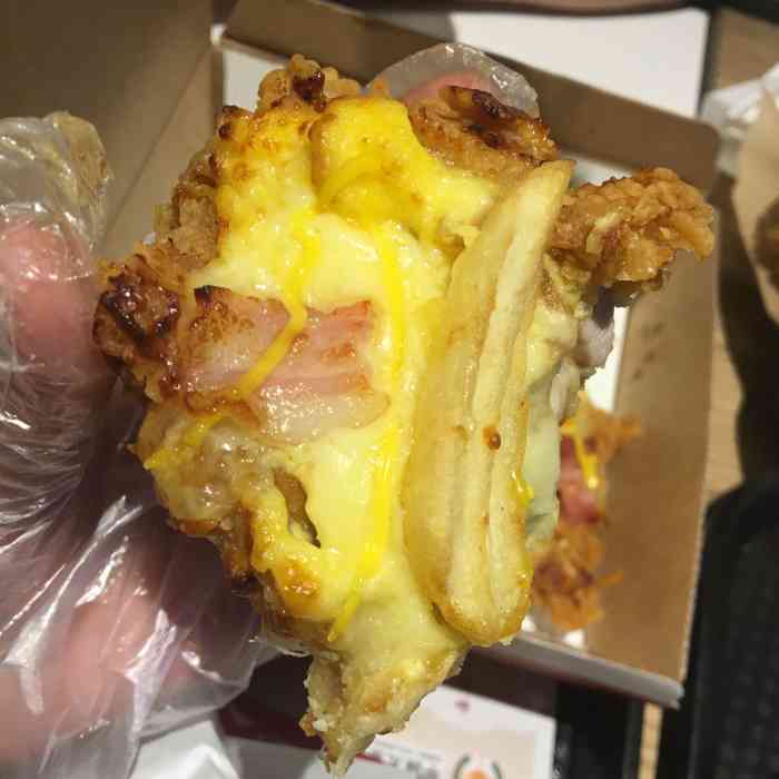 肯德基(盐城新纪元店)-"这家肯德基算是马路对面农工商的大概有20.