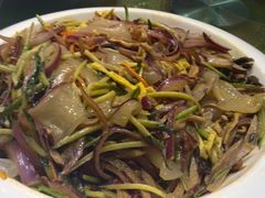炒肉拉皮-品味居·首店·大连鲜活海鲜大连菜(东港店)