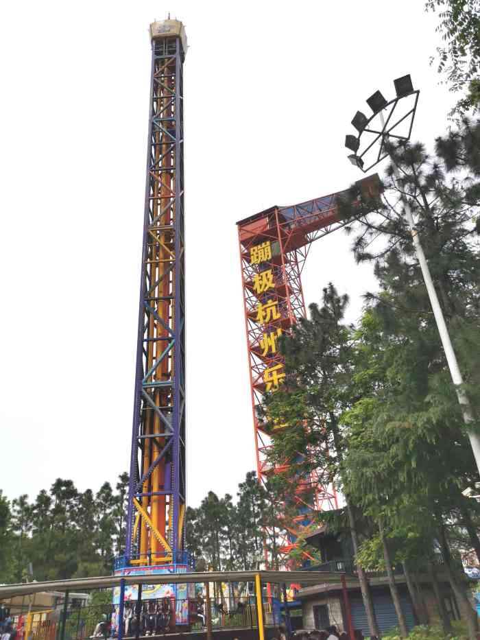 下雨天来杭州乐园玩也是刺激玩完全湿身交通011号线湘湖下打个滴10