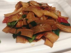紫苏肉碎炒杏鲍菇-若蘭慈·无国界素食料理(欢乐海岸店)