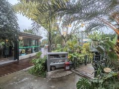 -茅草房·河畔园林火锅