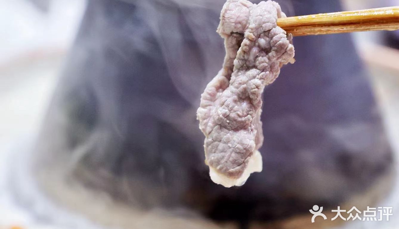 要说最解馋，还是得咱地道的铜锅涮肉