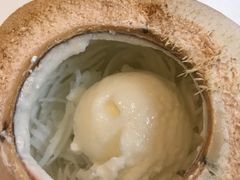 -志龙皇冠吃货椰子铺