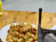 -宏兴烤鱼山庄(宣恩总店)