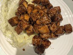 黑蒜子牛肉粒-桃子餐厅·天津菜(红星路直营店)