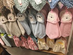 -名创优品(北京新中关购物中心地铁层店)