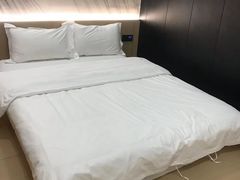 -稳电竞酒店(桥北泰冯路地铁站店)