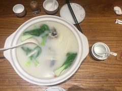 -泉畔人家·老济南经典鲁菜(大明湖店)